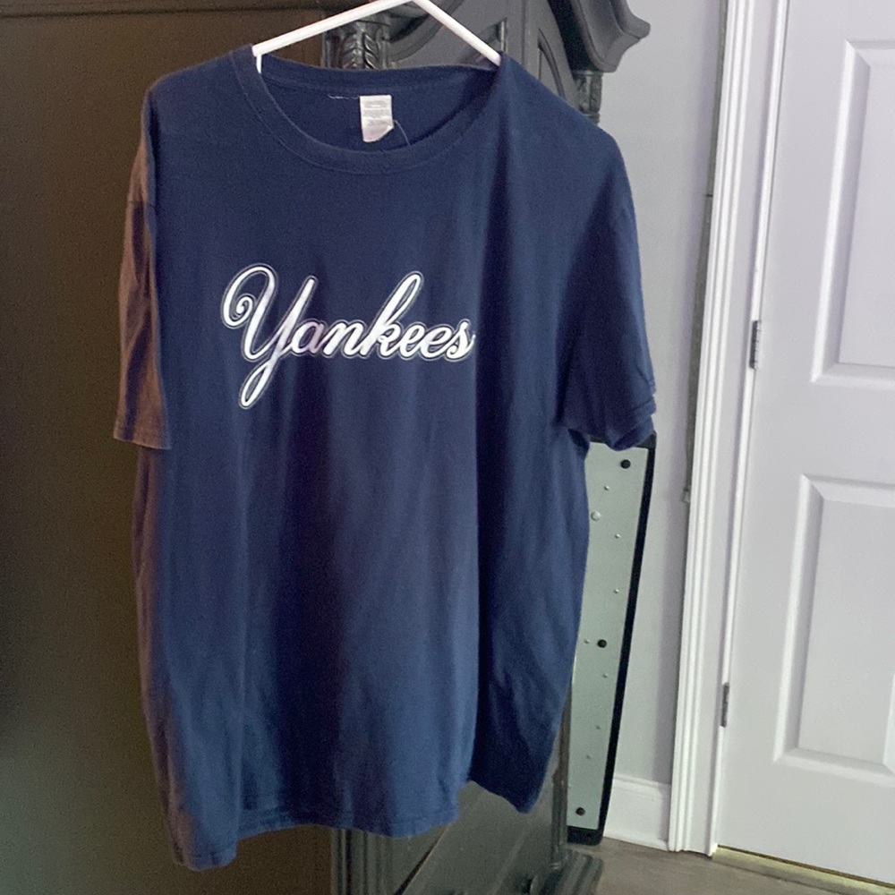 Yankees navy blue shirt size extra-large